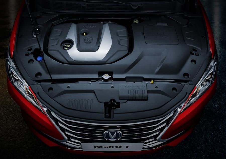 Моторный отсек ChangAn Eado XT 2018 года  (фото 18 из 19)